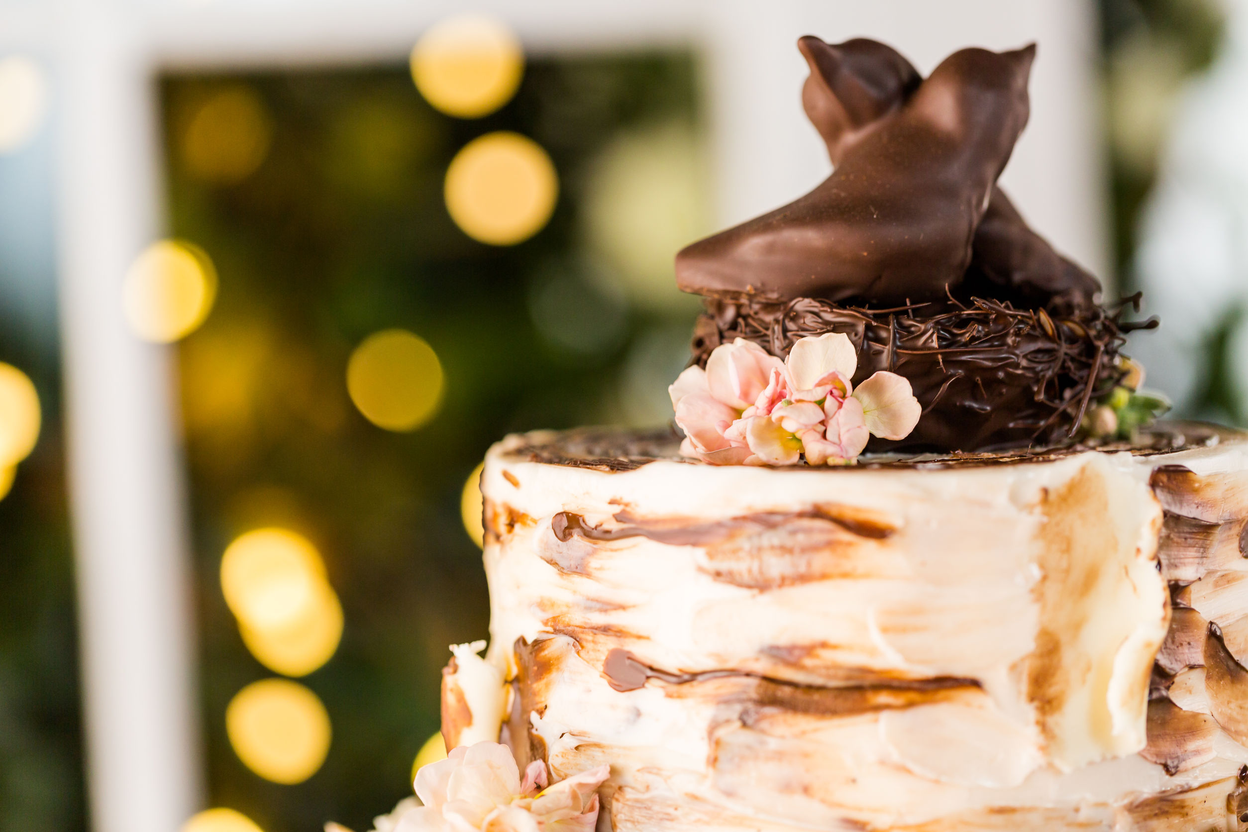 How to Bake a Professional-Looking Cake Right in Your Own Kitchen