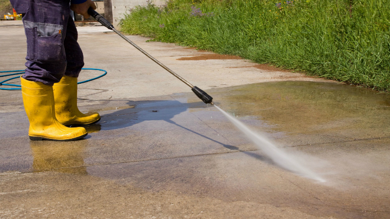 Critical Equipment to Keep Your Large Fleet Vehicles Clean in Chicago