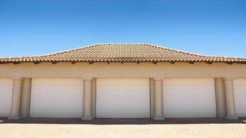 Reasons Why You Should Get a New Garage Door Opener For Your Melbourne, FL, Home