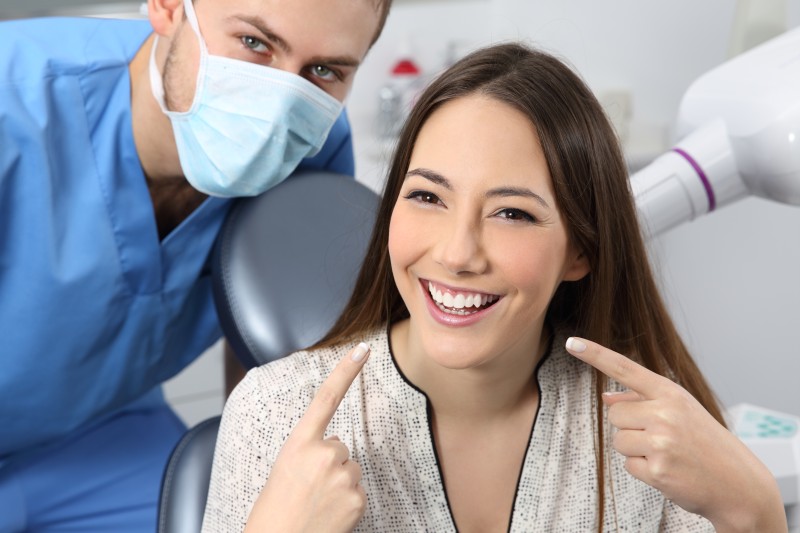 The Pros and Cons of Invisalign Clear Aligners in Chicago, Illinois