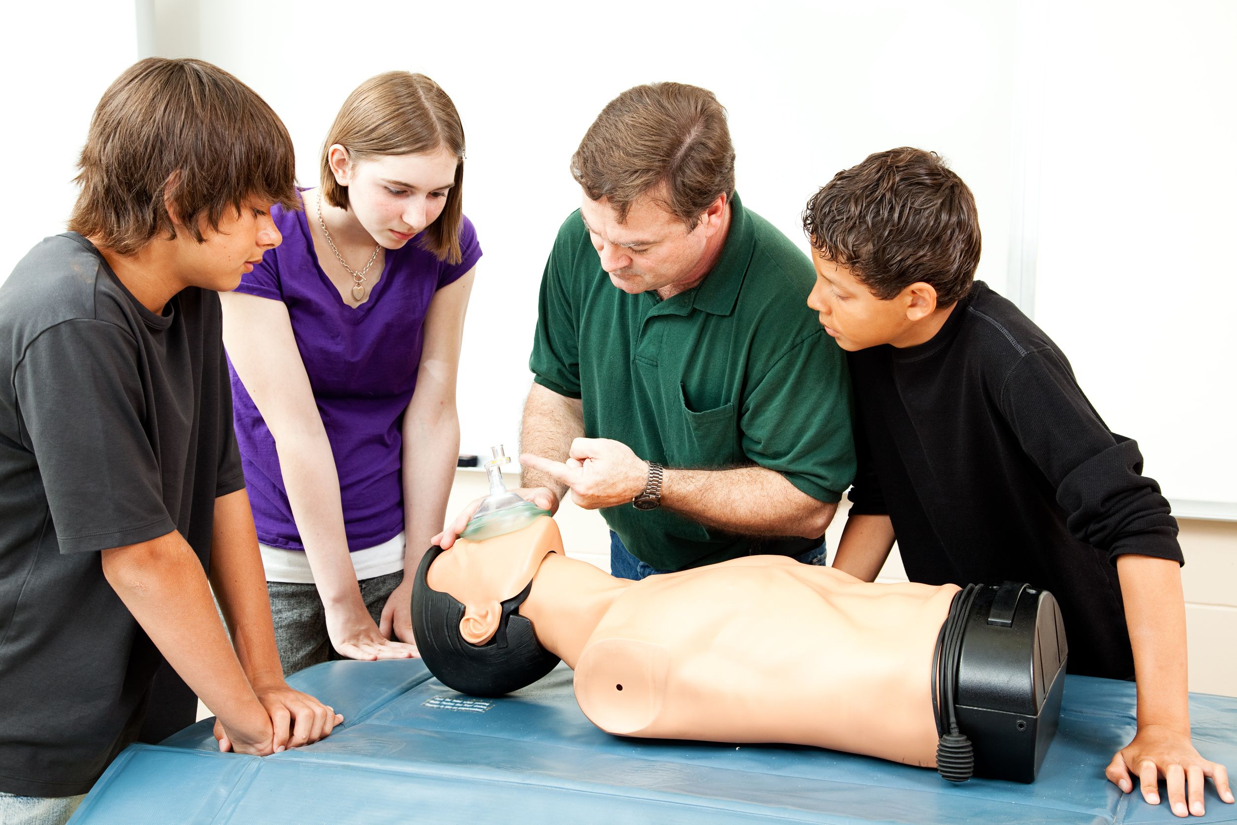 Why You Should Require CPR Training Illinois At Your Company