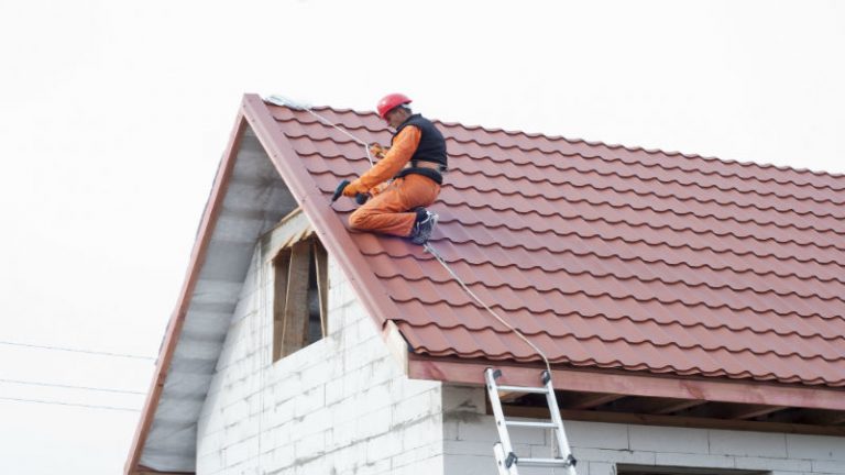 Three Signs You Need to Call Professional for Roof Repair Bellevue WA offers