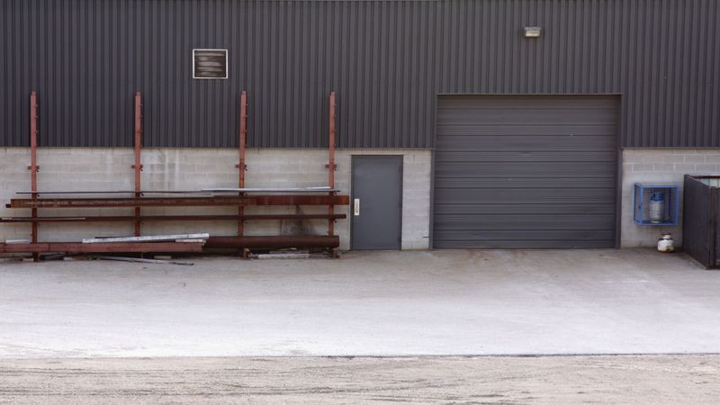 Reasons to Hire Professionals for Garage Door Repairs in Clearwater, FL