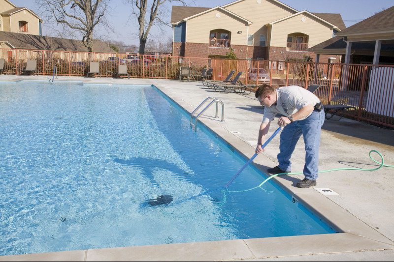 Swimming Pool Resurfacing in Ohio: The Advantages of Epoxy Paint