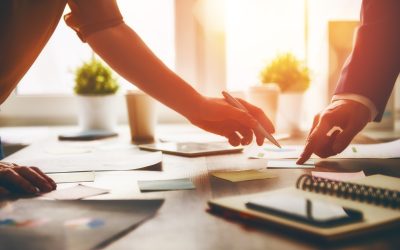 How a Financial Services Motivational Speaker Can Boost Team Confidence